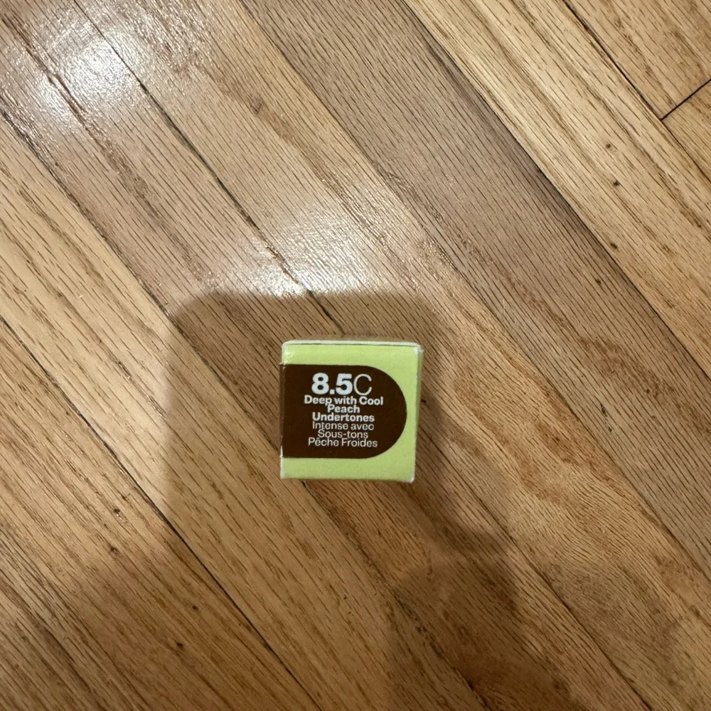 Kosas Revealer Super Creamy Brightening Concealer with Caffeine &Hyaluronic Acid